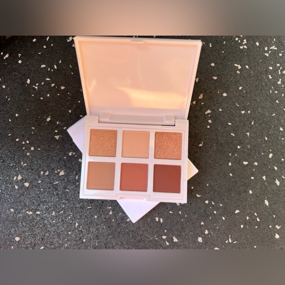 LITHE BEAUTY | Night & Day Eyeshadow Palette - Picture 9 of 9